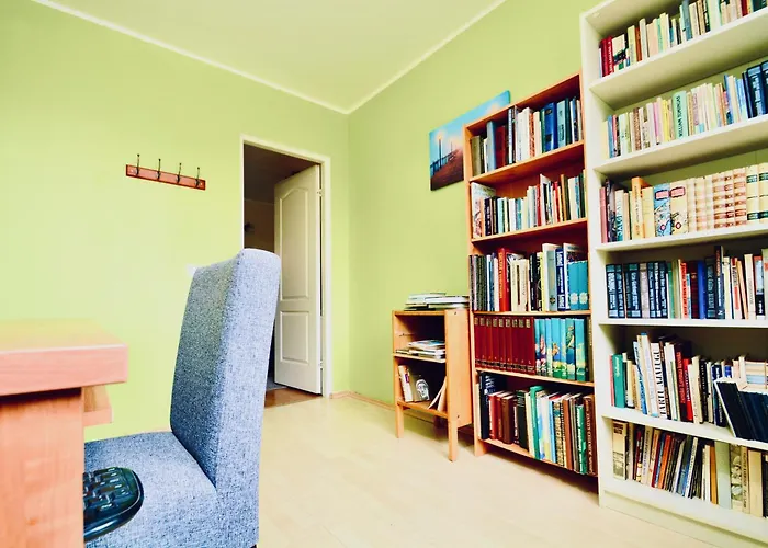 Spacious With Balcony *